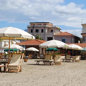 Tina 3* Viareggio